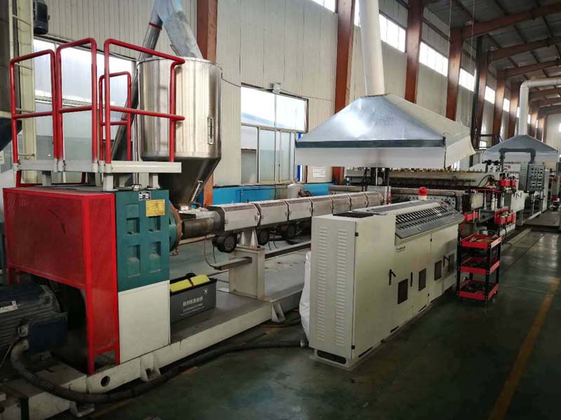 PP 中空格子板生產線